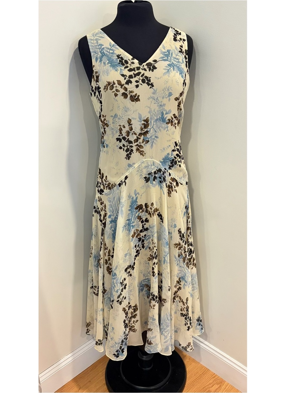 Jones New York 100% Silk Floral Midi Dress Size 10 V Neck Lined Romantic Y2K